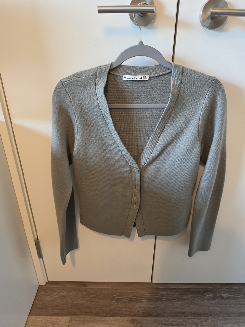 Abercrombie & Fitch Women's V-Neck Cropped Cardigan - Sage